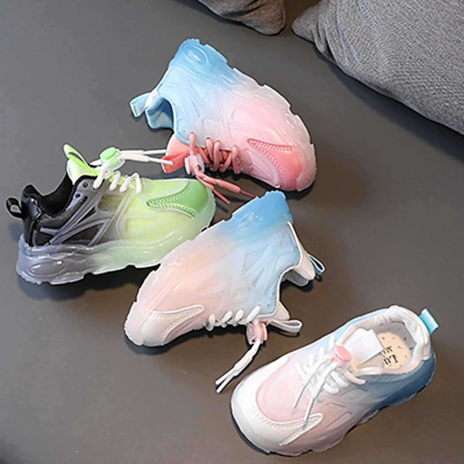 Fashion Light On LED Baby Shoes Casual Children Shoes Boy Sandals Soft Soled Kids Sport Shoes Newborn Booties