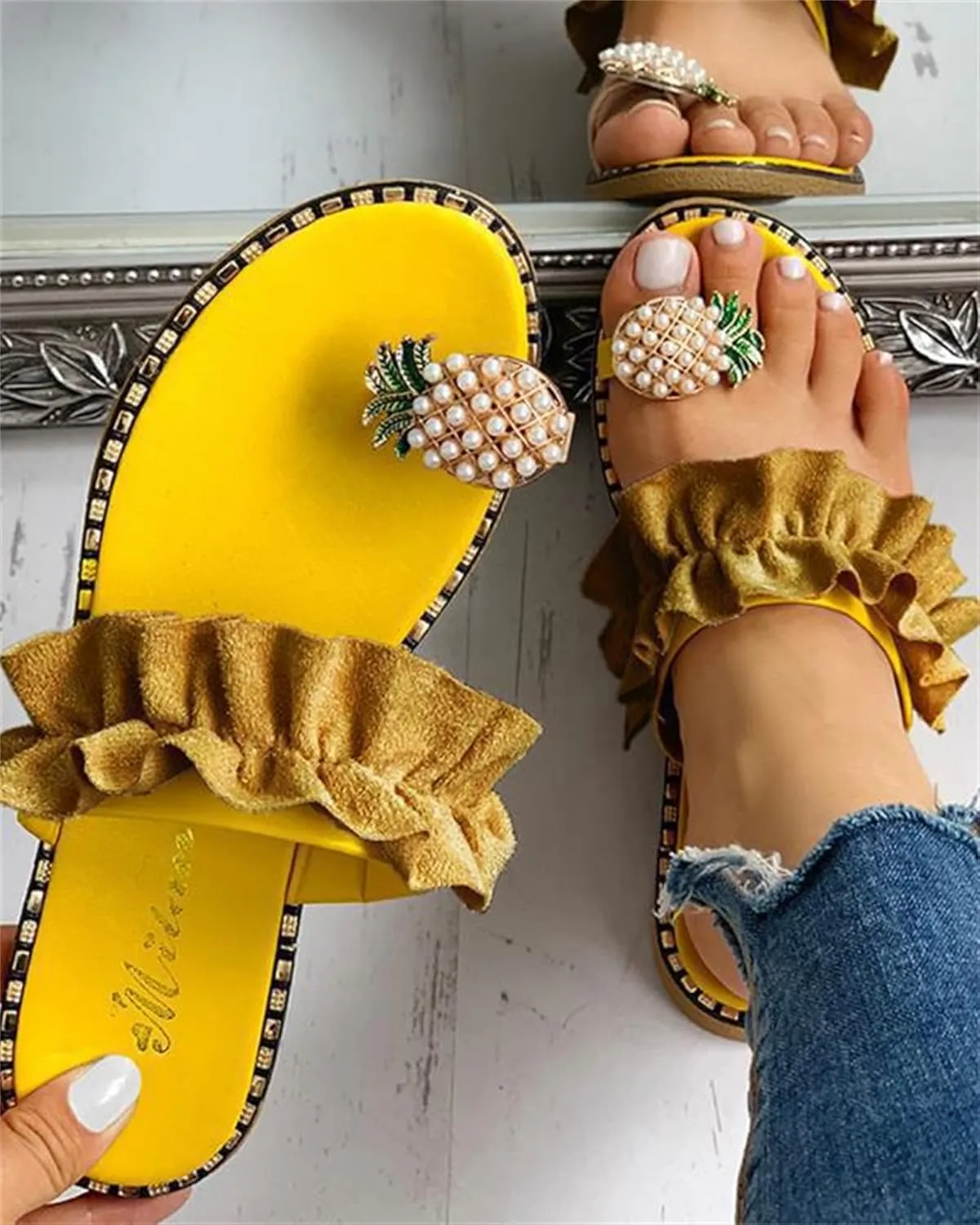 Ladmiple Cute Sandals for Women Pineapple Slippers with Arch Support Anti-Slip Breathable Sandal Beach Flip Flop Shoes