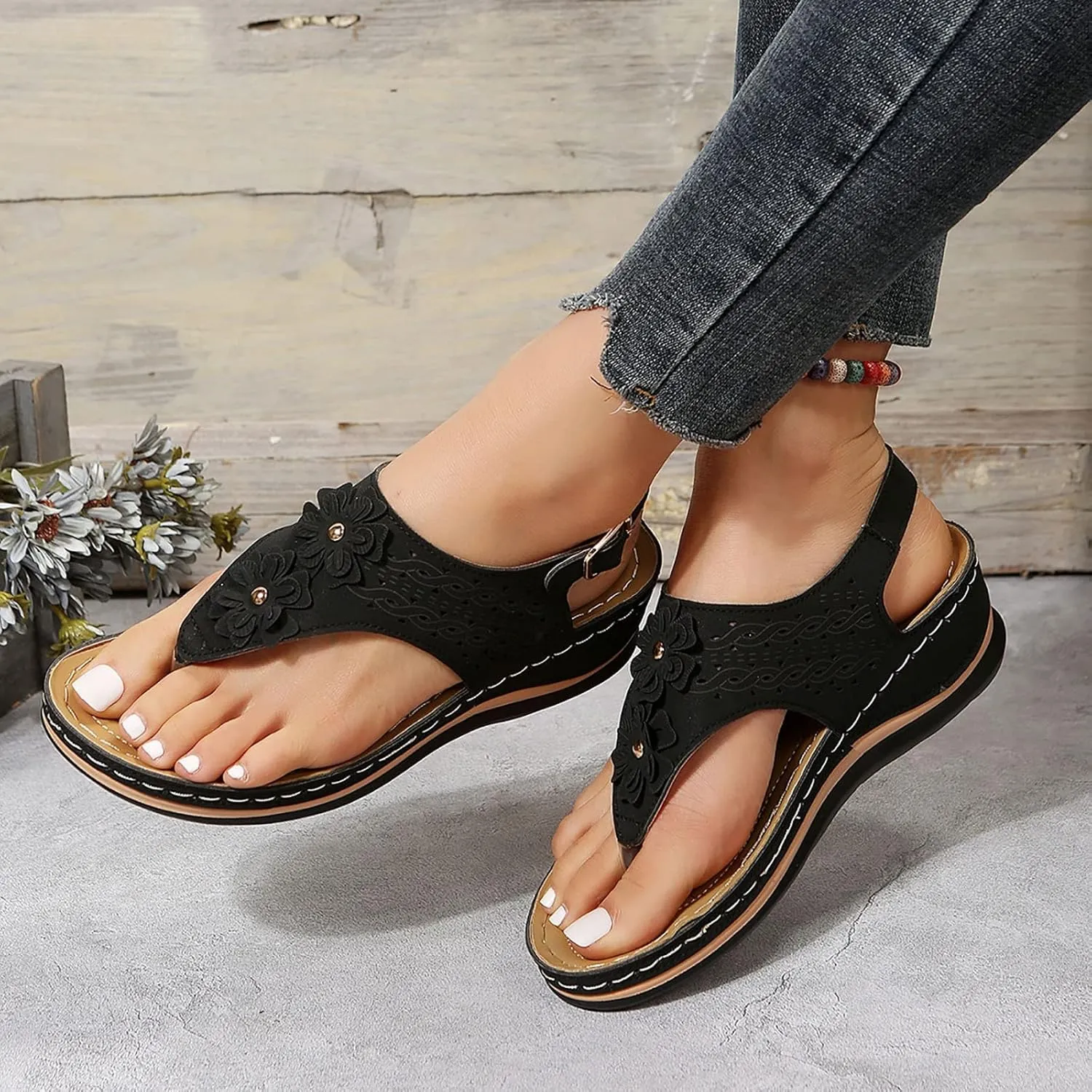 Women's Flat Sandals Arch Support Orthopedic Comfortable Soft Cushion Summer T-Strap Walking Thong Sandals with Open Toe Gladiator Sandals